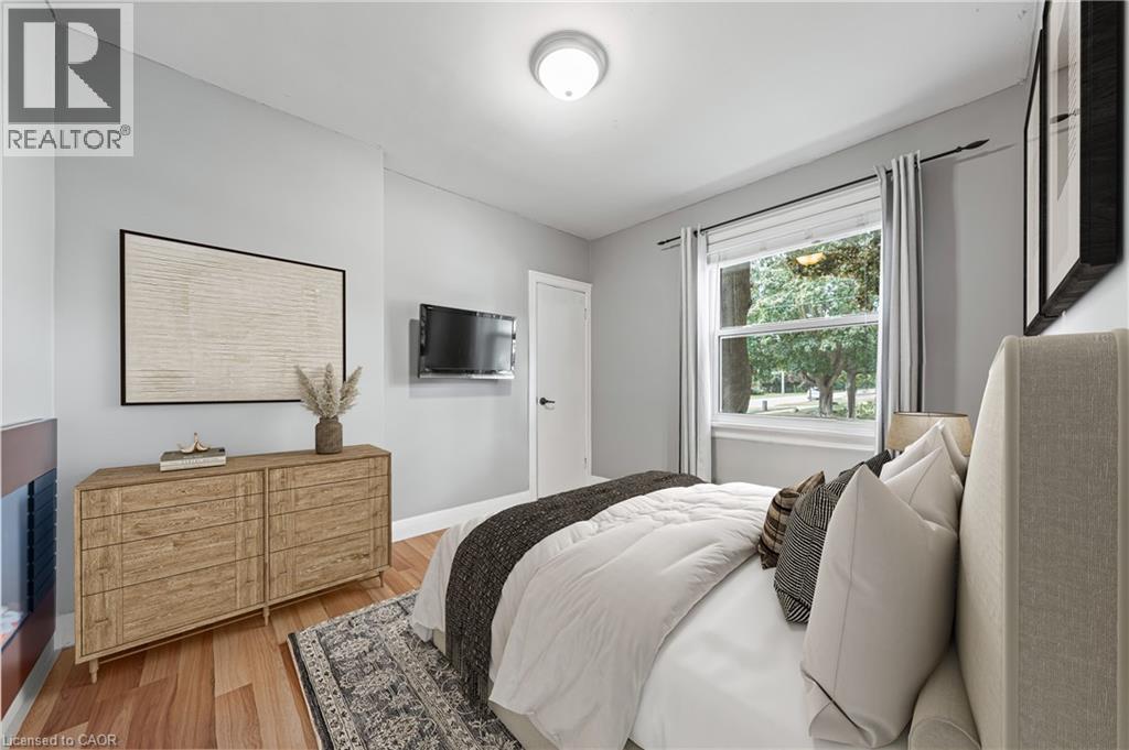 Photo 3 of 854 Guelph Street, Kitchener ON
