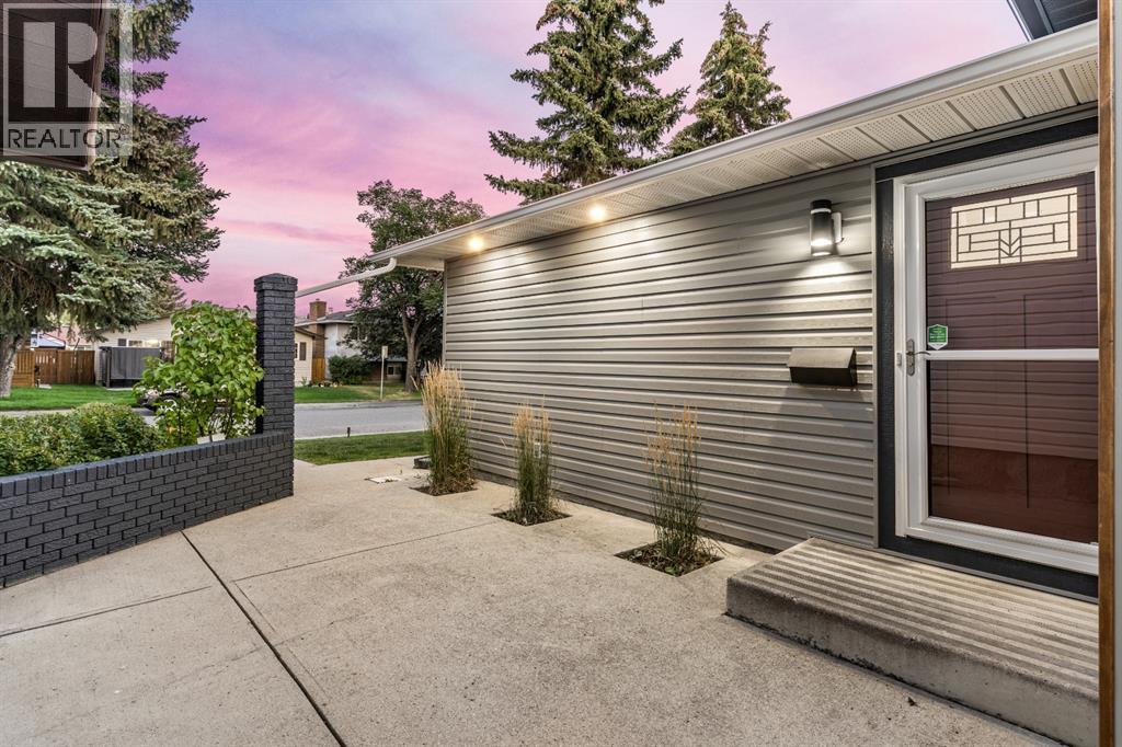 Photo 3 of 51 Whitewood Bay Ne, Calgary AB