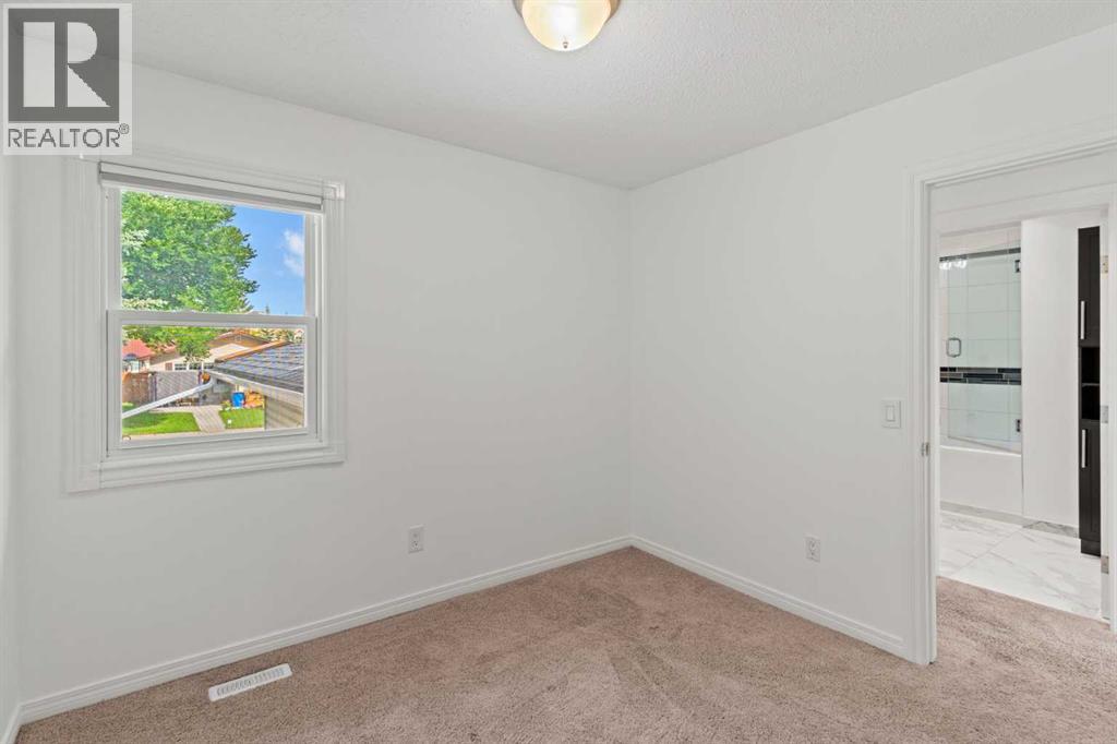 Photo 20 of 51 Whitewood Bay Ne, Calgary AB