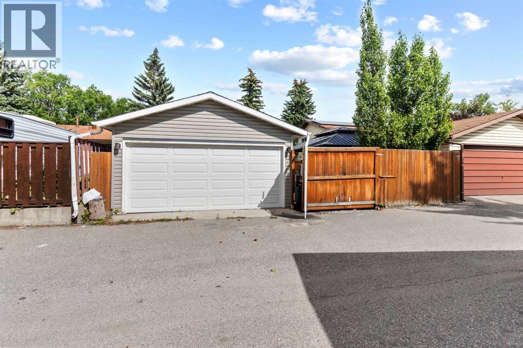 Photo 37 of 51 Whitewood Bay Ne, Calgary AB