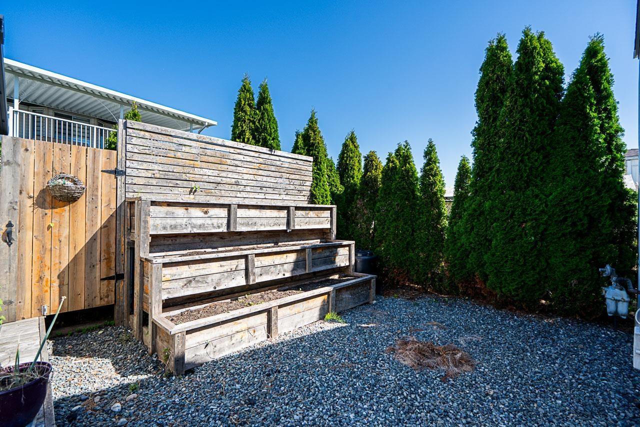 House in Surrey - Image 30