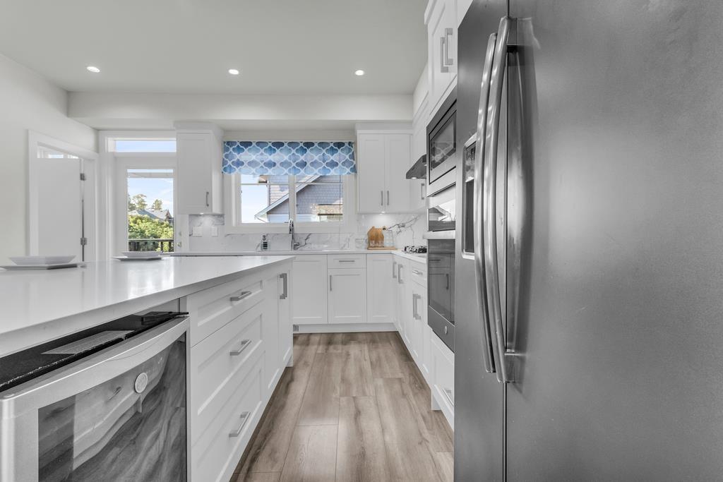 Photo 10 of 10 19239 70 Avenue, Surrey BC