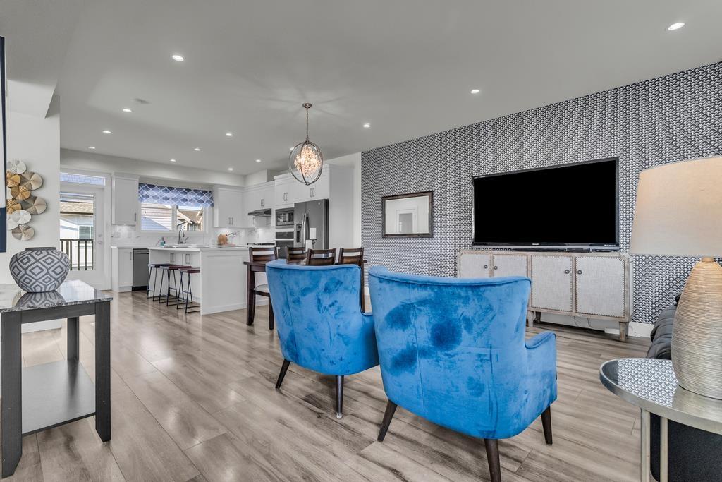 Photo 4 of 10 19239 70 Avenue, Surrey BC