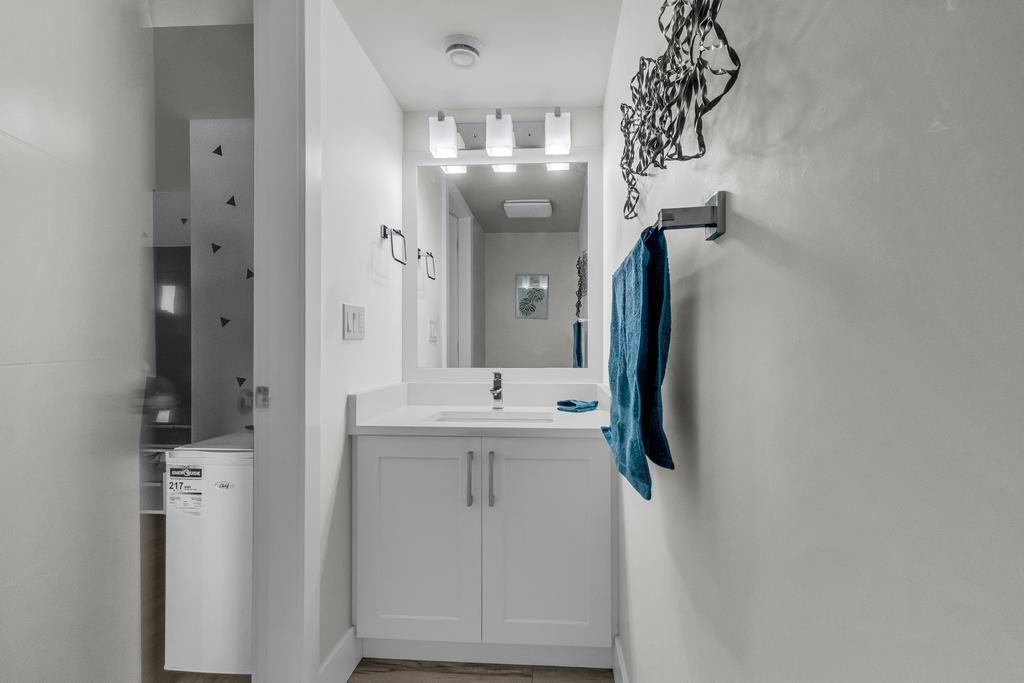Photo 30 of 10 19239 70 Avenue, Surrey BC