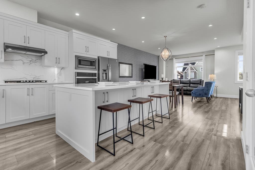 Photo 6 of 10 19239 70 Avenue, Surrey BC
