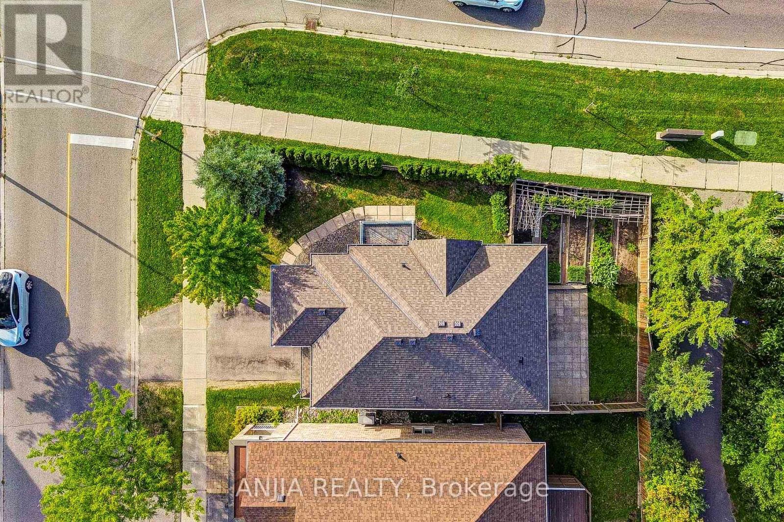 Photo 46 of 4 James Ratcliff Avenue, Whitchurchstouffville ON