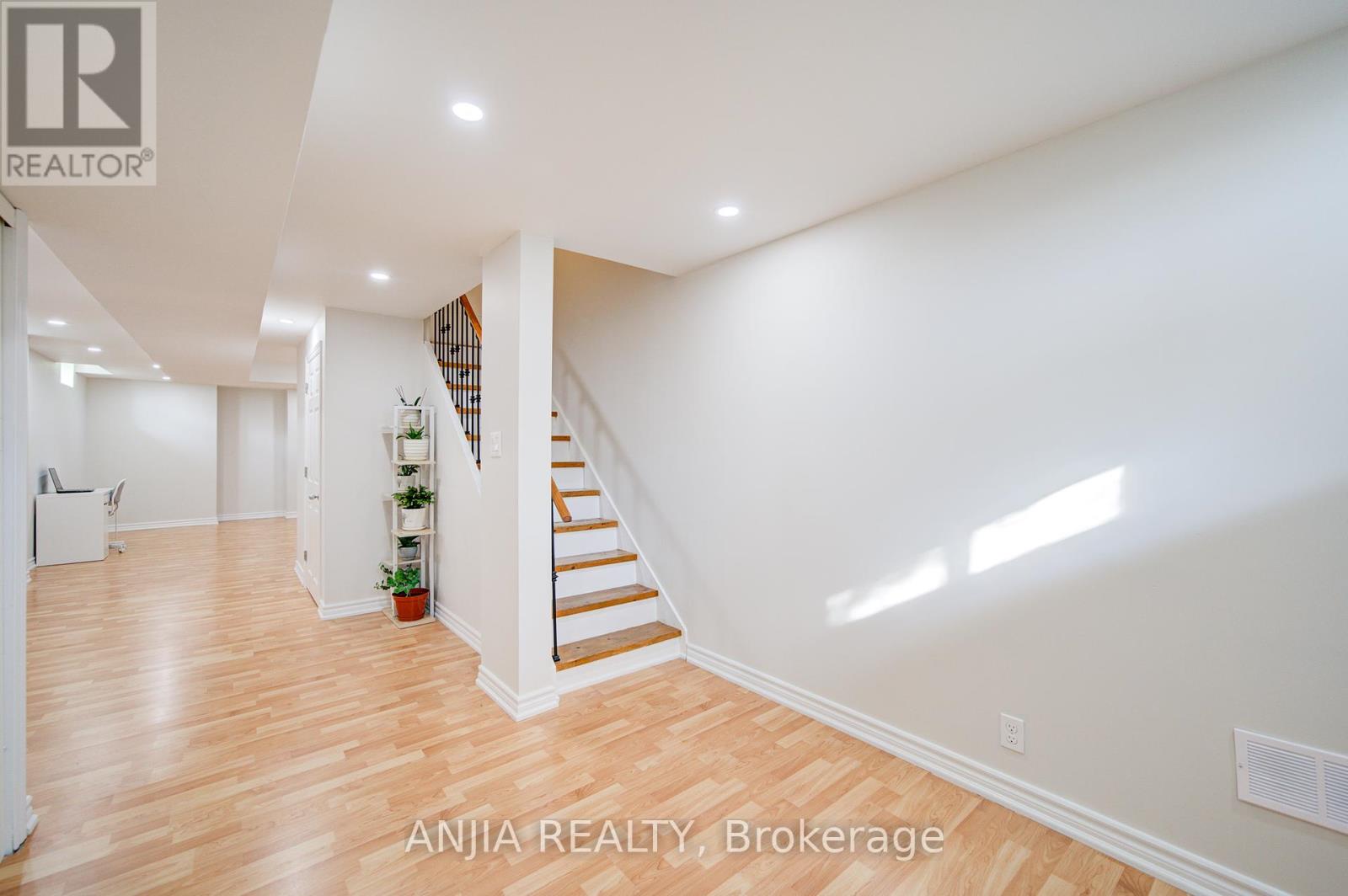 Photo 37 of 4 James Ratcliff Avenue, Whitchurchstouffville ON