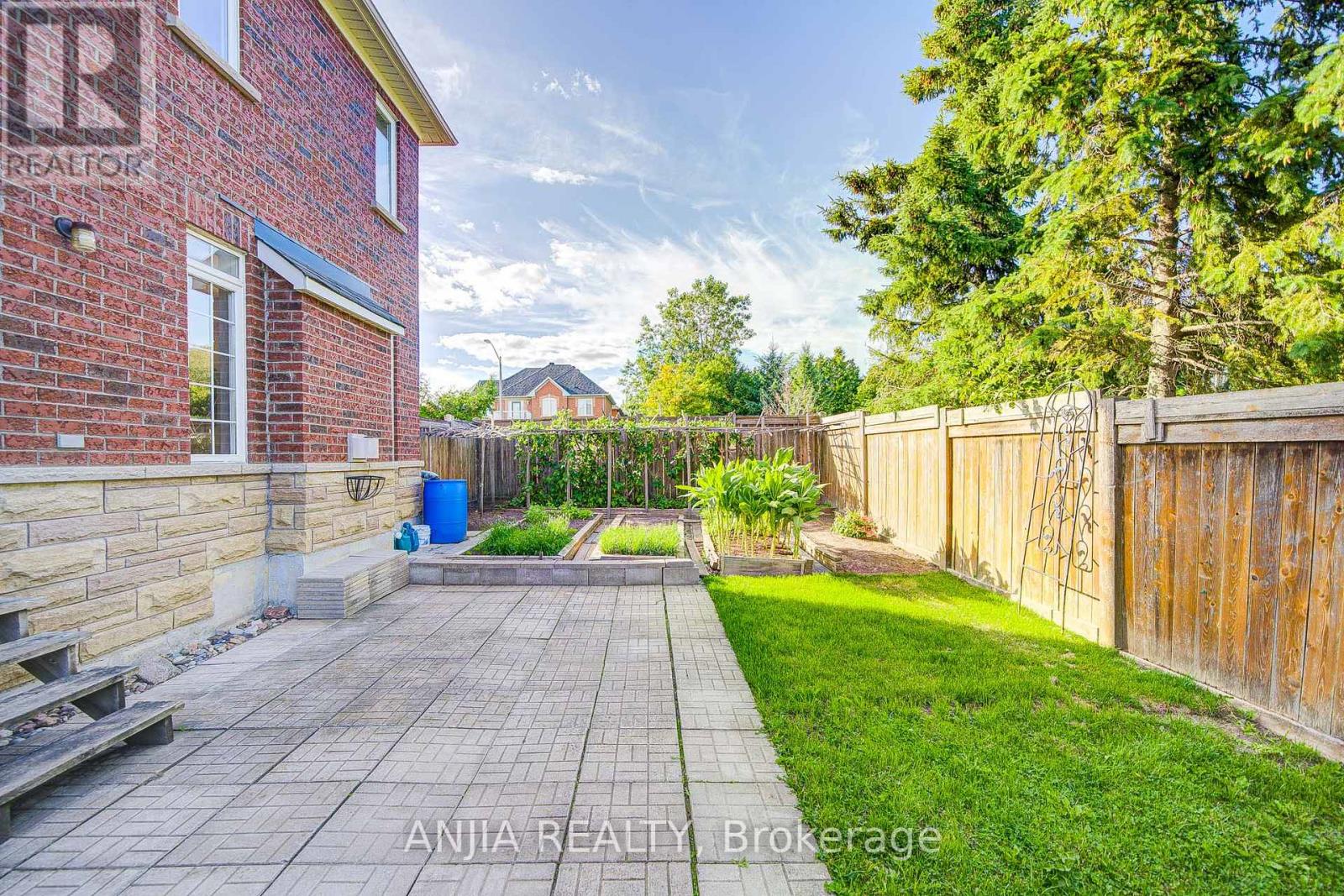 Photo 41 of 4 James Ratcliff Avenue, Whitchurchstouffville ON
