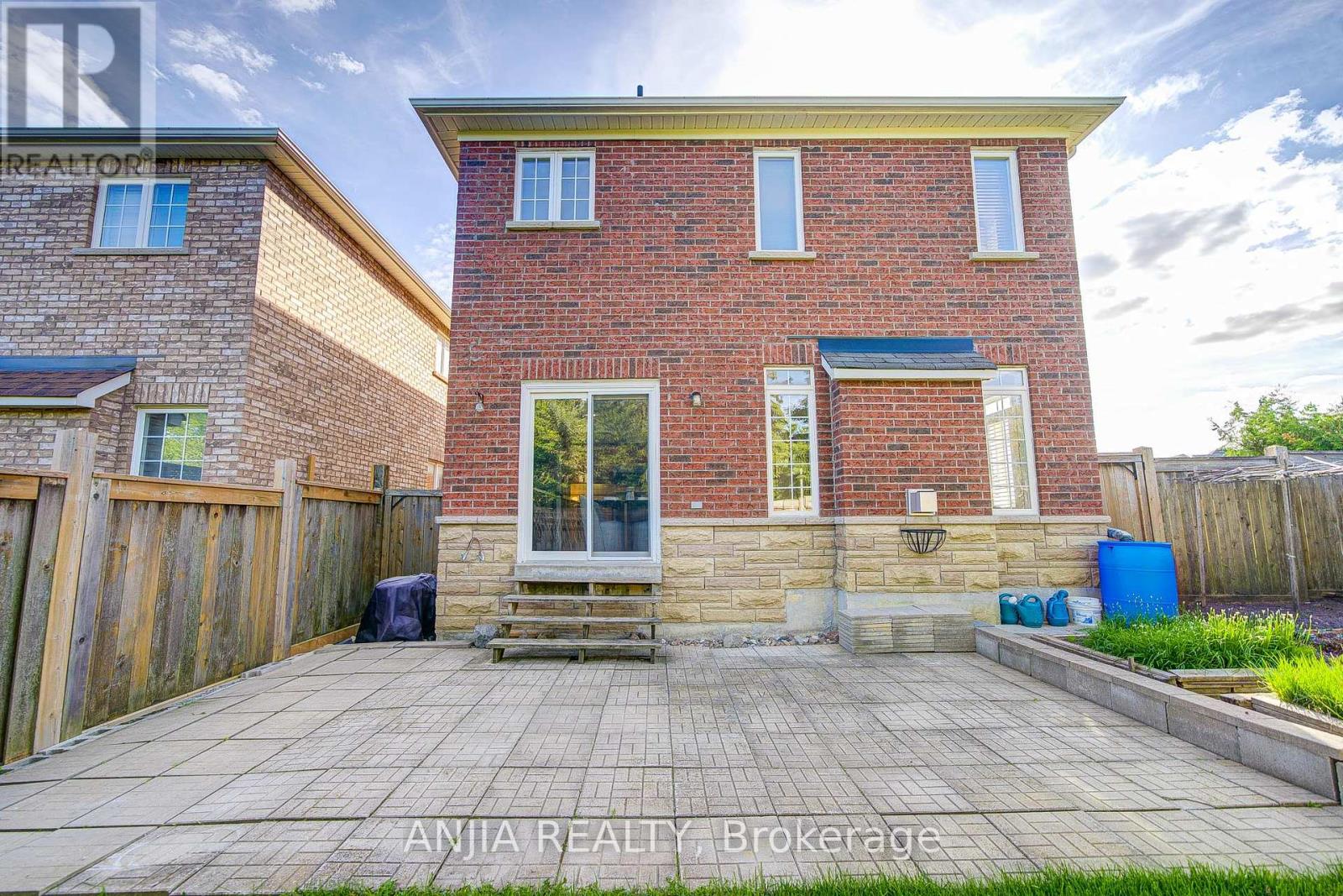 Photo 44 of 4 James Ratcliff Avenue, Whitchurchstouffville ON