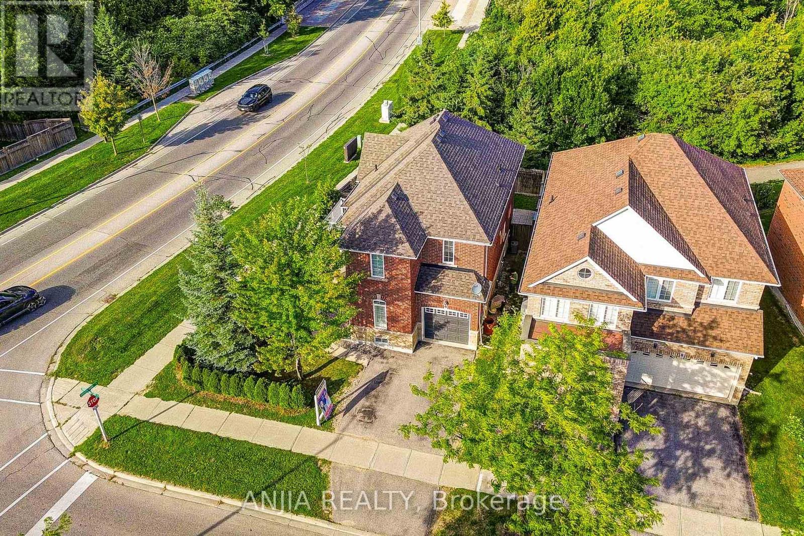 Photo 47 of 4 James Ratcliff Avenue, Whitchurchstouffville ON