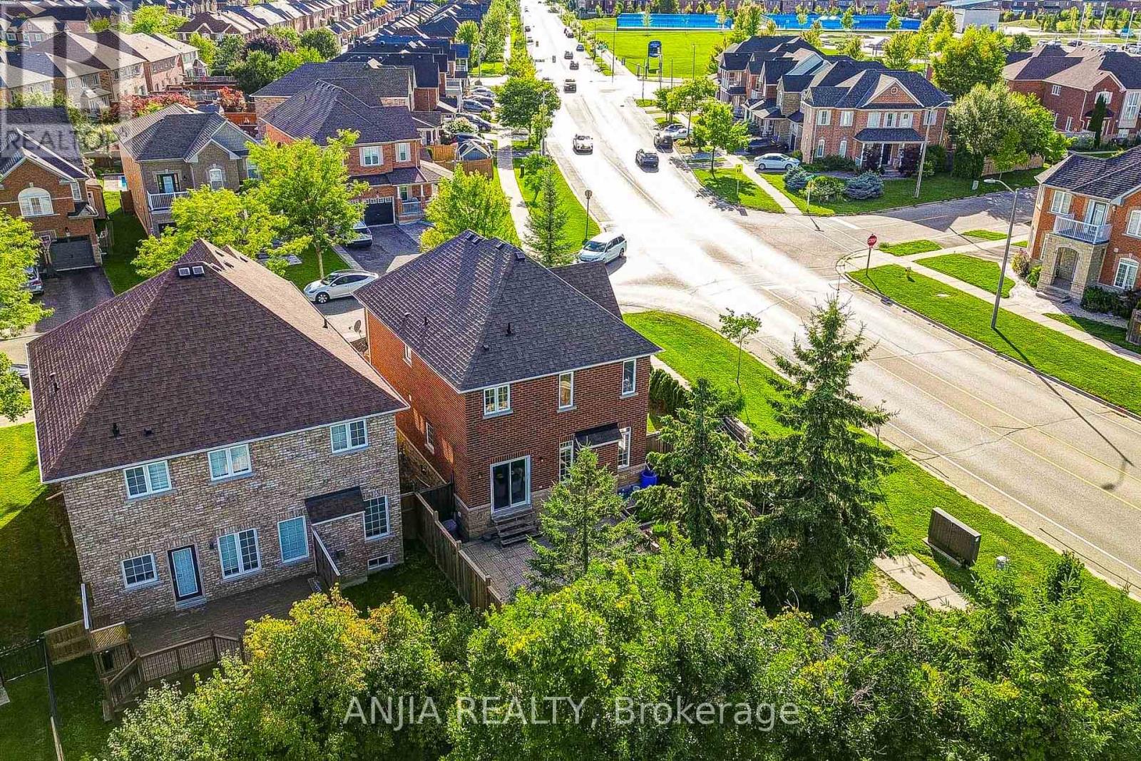 Photo 48 of 4 James Ratcliff Avenue, Whitchurchstouffville ON