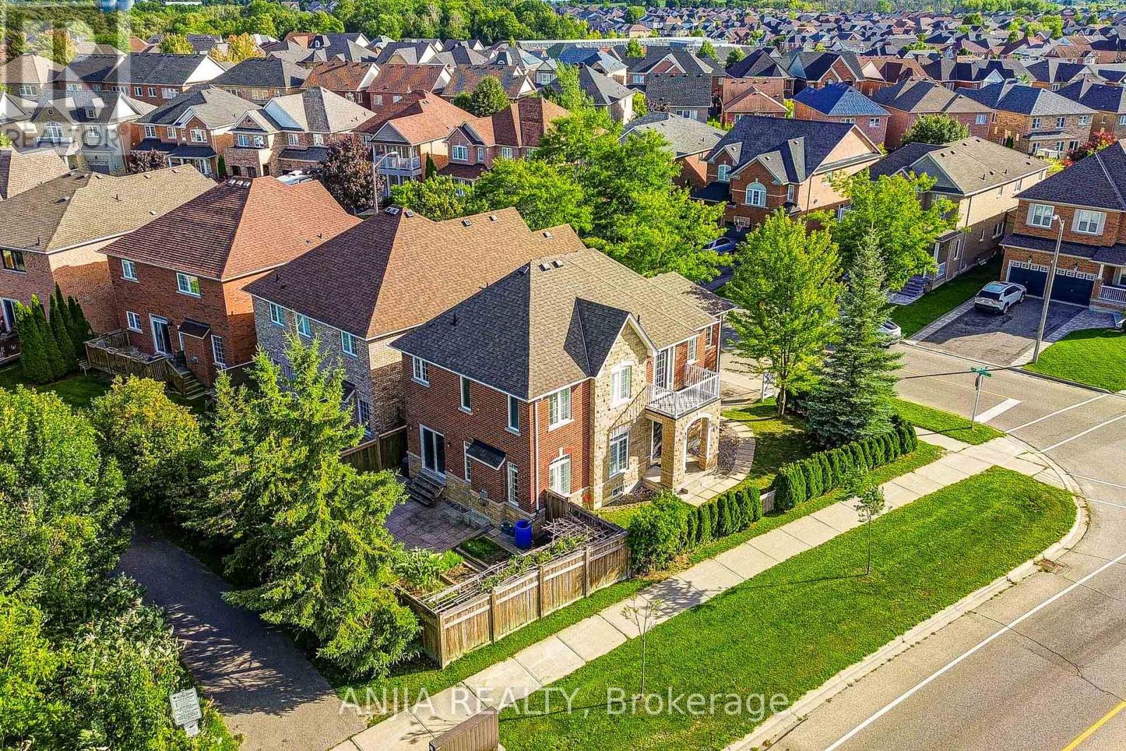 Photo 49 of 4 James Ratcliff Avenue, Whitchurchstouffville ON