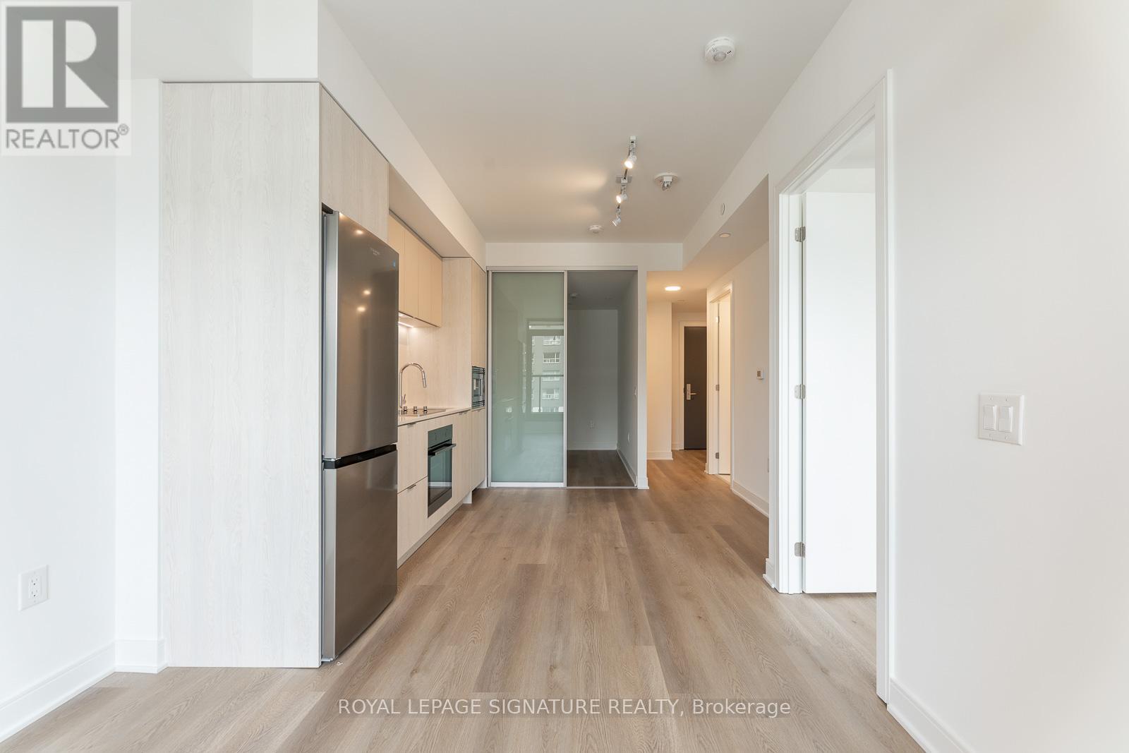 Photo 11 of 807 86 Dundas Street E, Mississauga ON