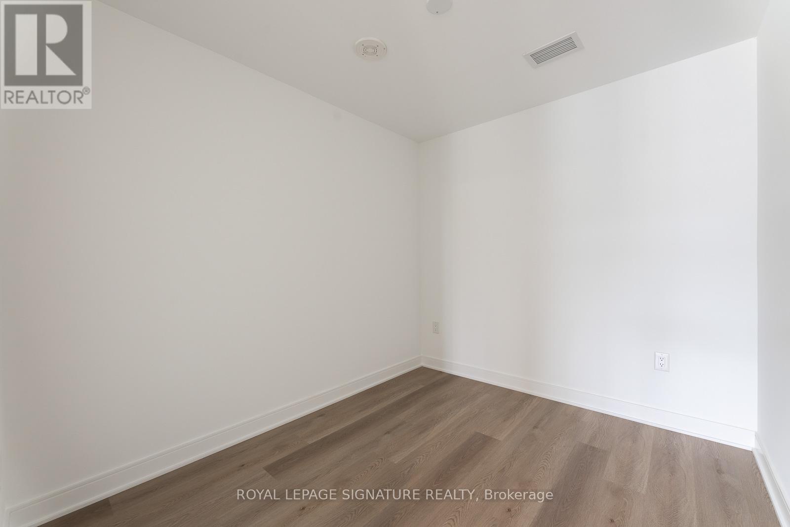 Photo 14 of 807 86 Dundas Street E, Mississauga ON