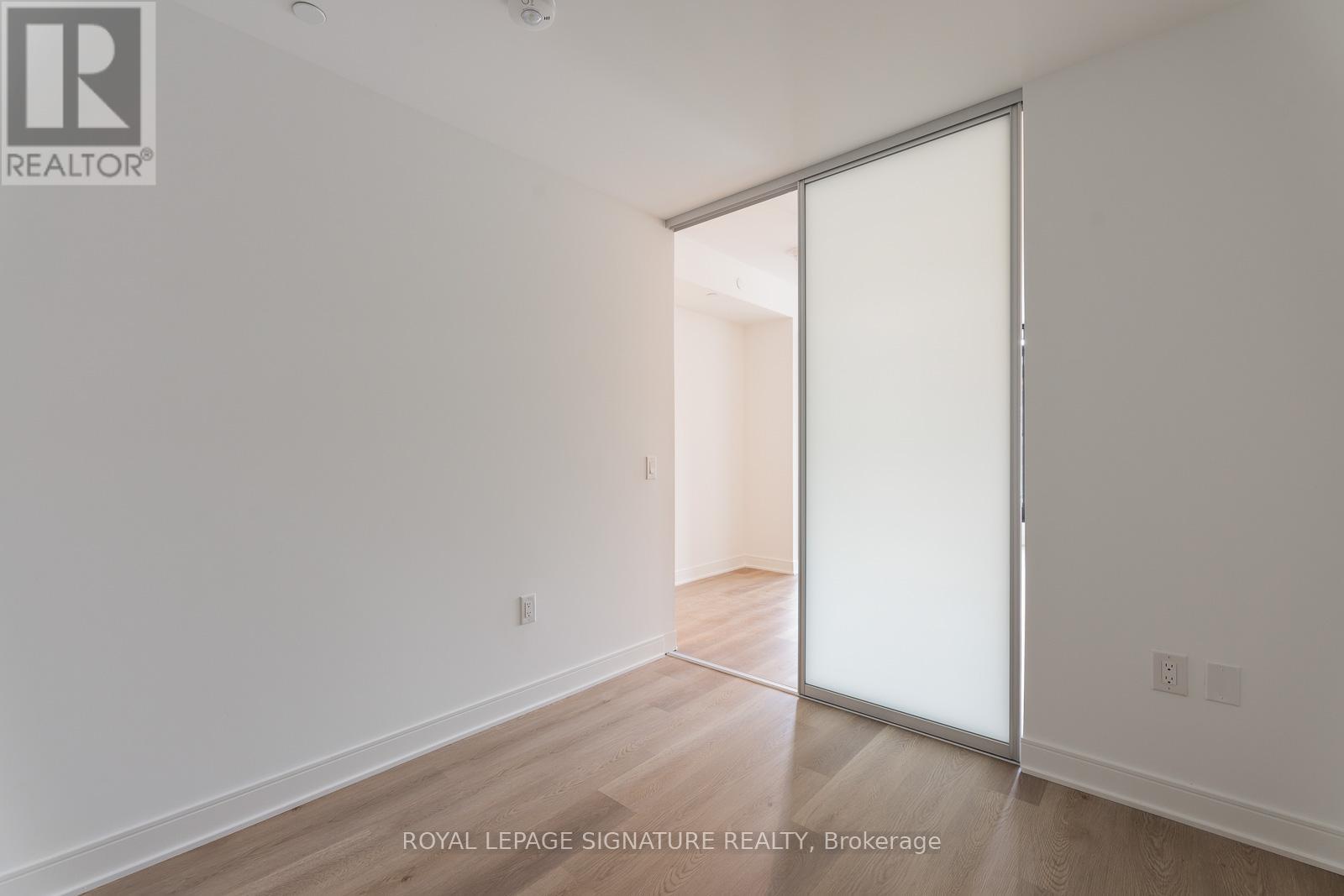 Photo 15 of 807 86 Dundas Street E, Mississauga ON