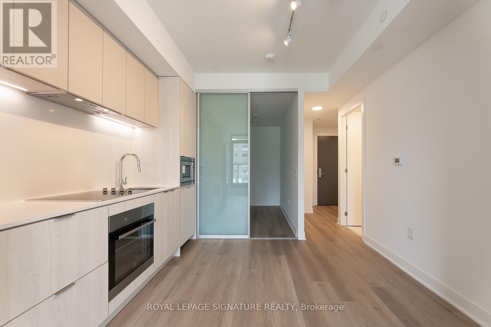 Photo 7 of 807 86 Dundas Street E, Mississauga ON
