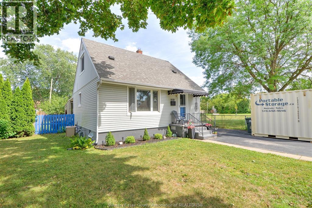 Photo 2 of 1030 Merritt, Windsor ON