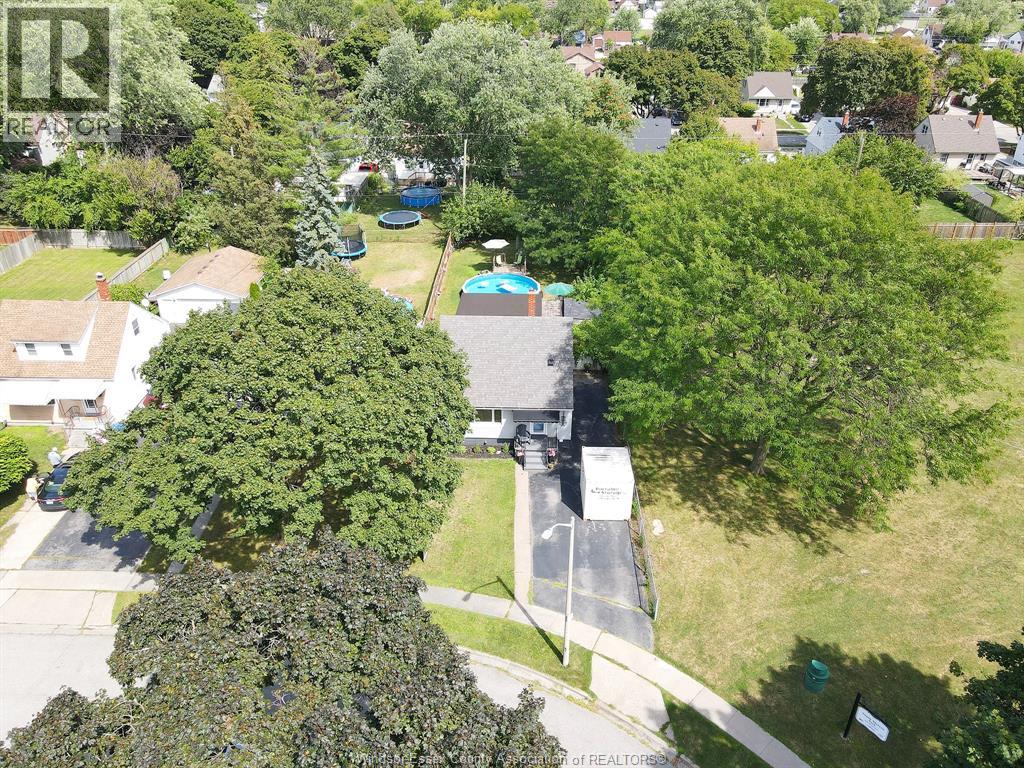 Photo 39 of 1030 Merritt, Windsor ON