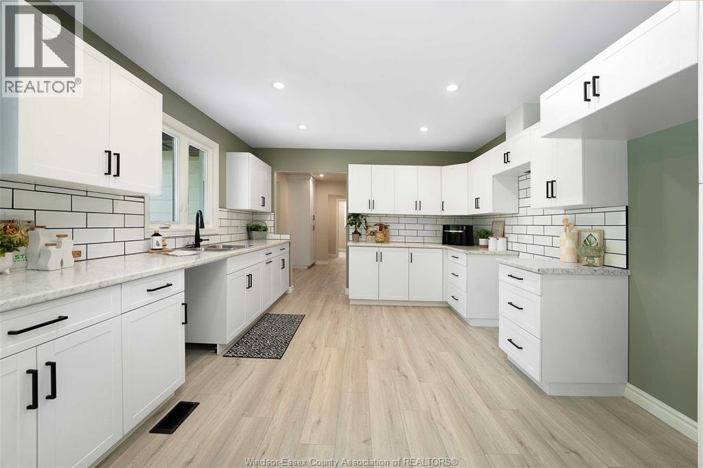 Photo 13 of 1017 Talbot Trail, Wheatley ON