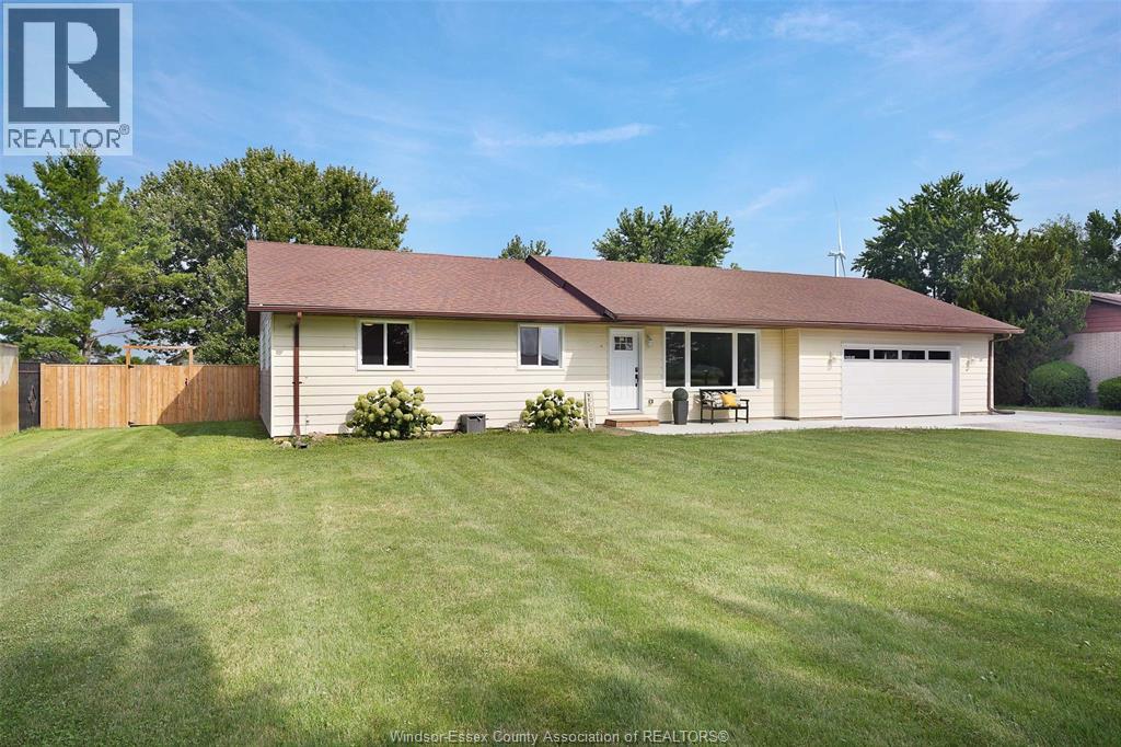 Photo 3 of 1017 Talbot Trail, Wheatley ON