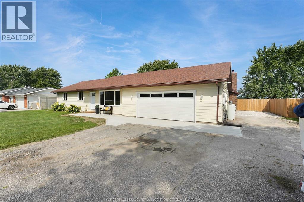 Photo 4 of 1017 Talbot Trail, Wheatley ON