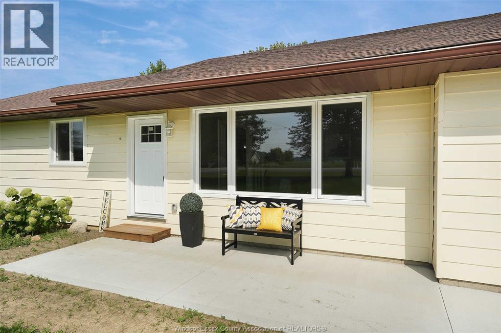 Photo 5 of 1017 Talbot Trail, Wheatley ON