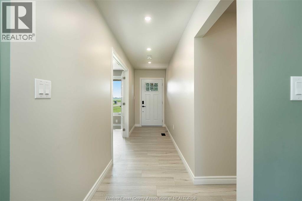 Photo 8 of 1017 Talbot Trail, Wheatley ON