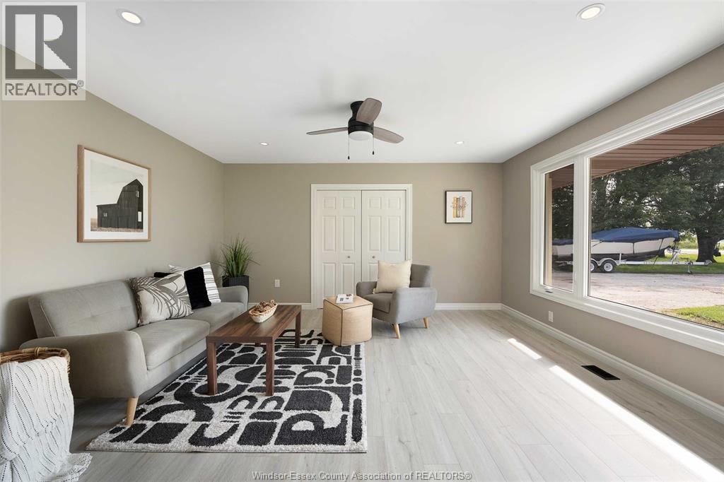 Photo 9 of 1017 Talbot Trail, Wheatley ON