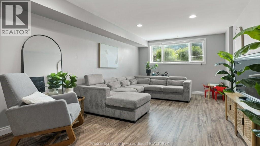 Photo 37 of 2840 Wildberry Crescent, Tecumseh ON