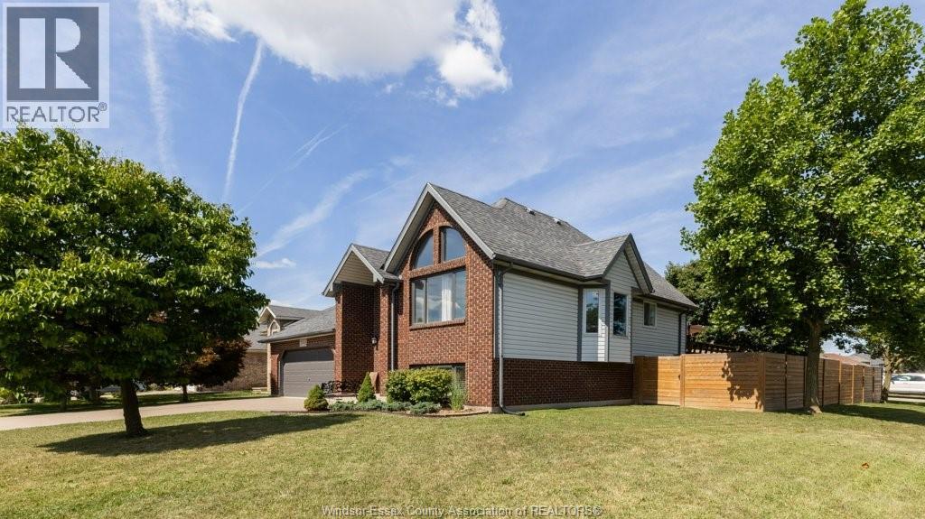 Photo 33 of 2840 Wildberry Crescent, Tecumseh ON