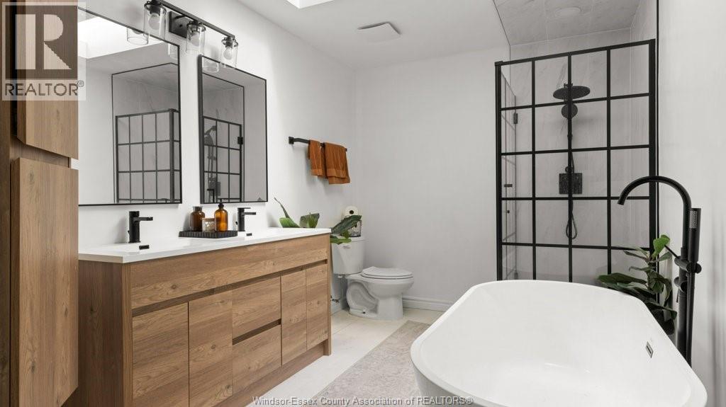 Photo 35 of 2840 Wildberry Crescent, Tecumseh ON