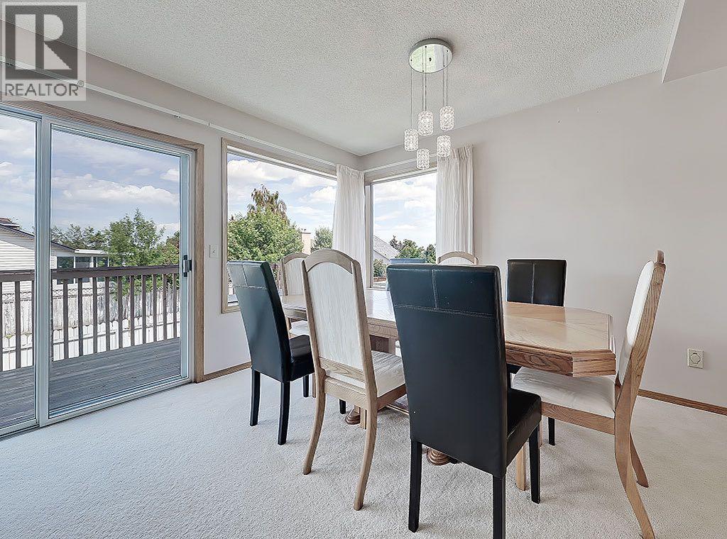 Photo 16 of 154 Sandarac Drive Nw, Calgary AB