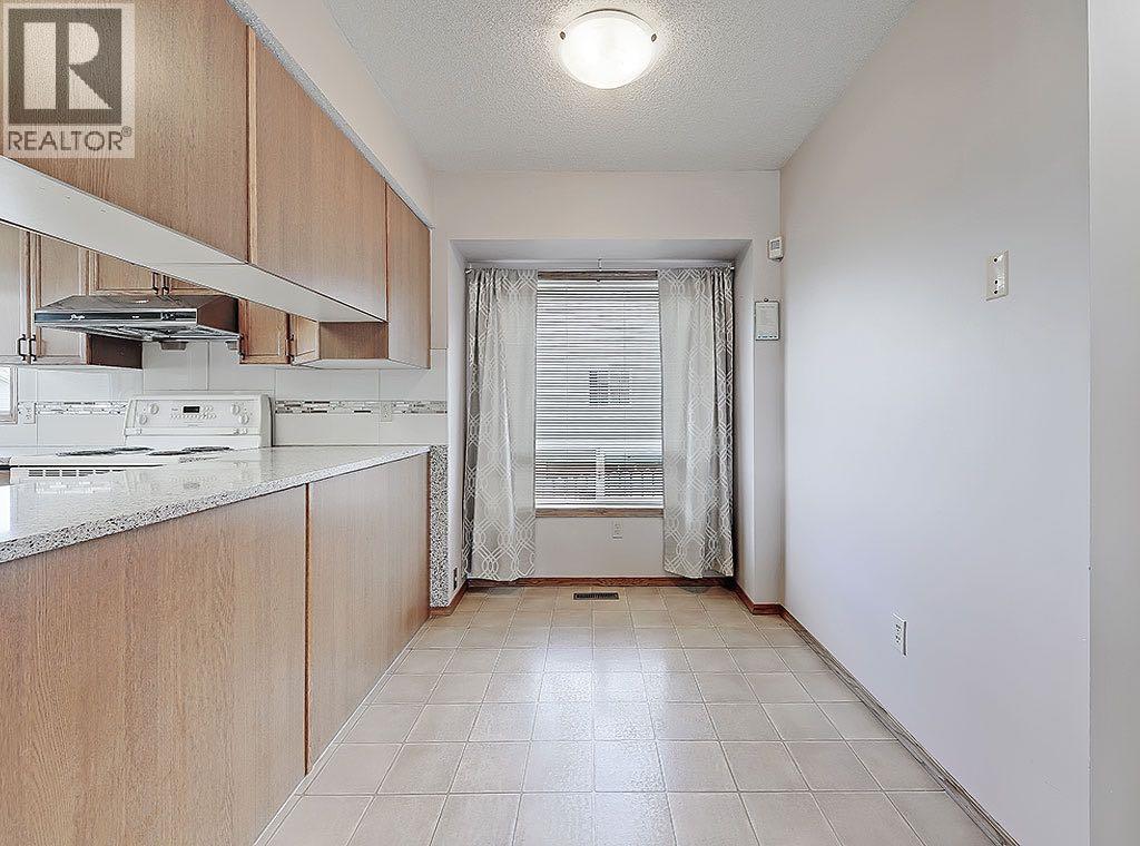 Photo 10 of 154 Sandarac Drive Nw, Calgary AB