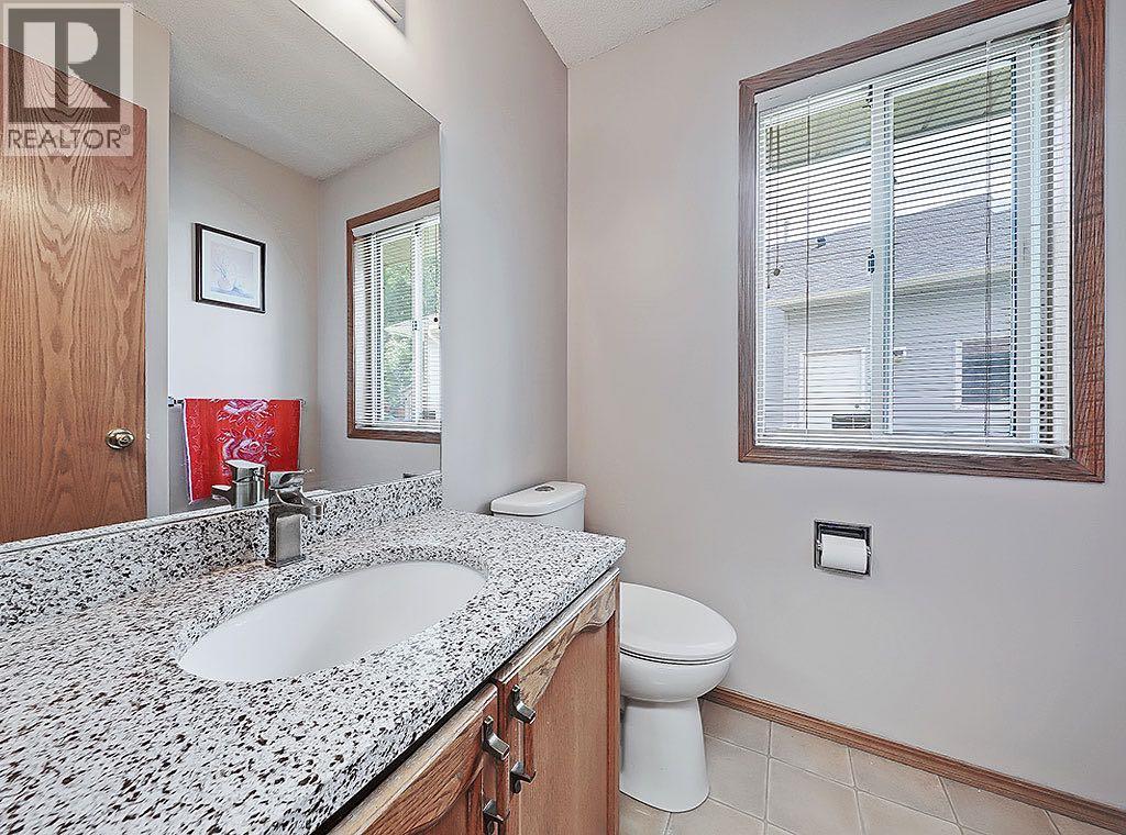 Photo 7 of 154 Sandarac Drive Nw, Calgary AB