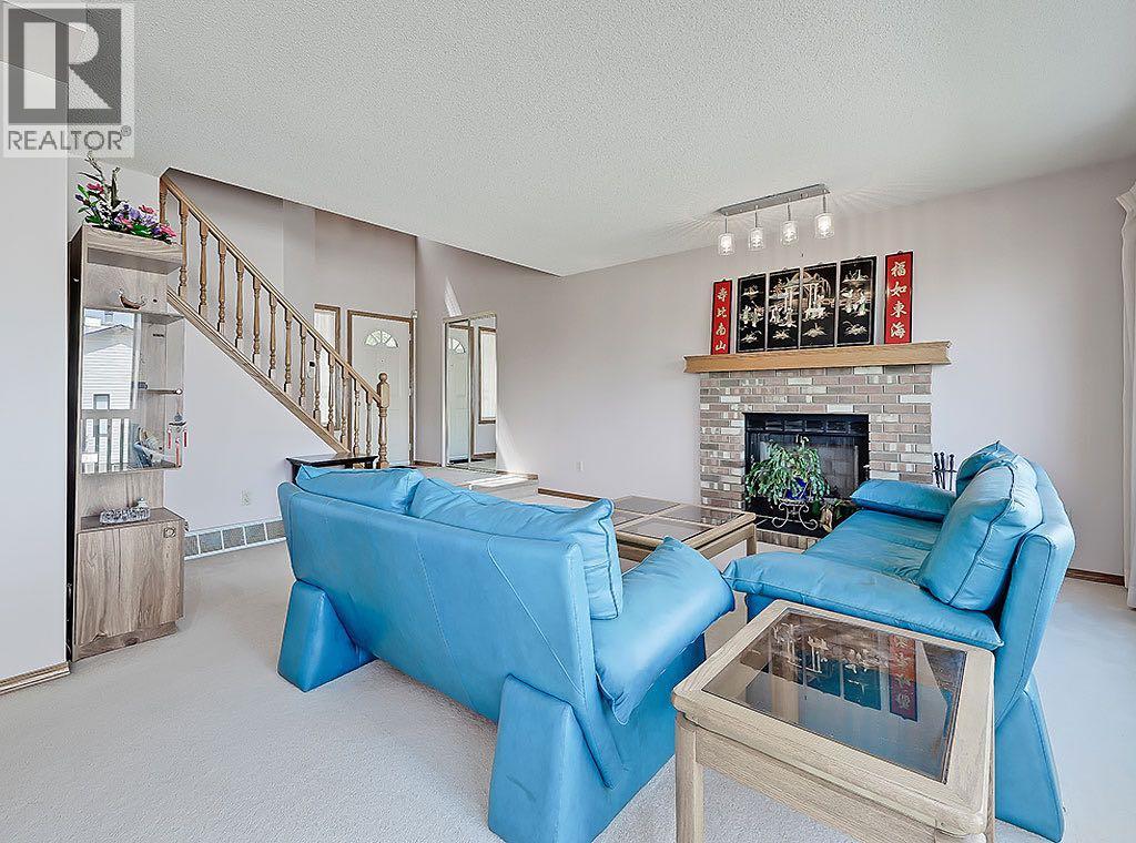 Photo 29 of 154 Sandarac Drive Nw, Calgary AB
