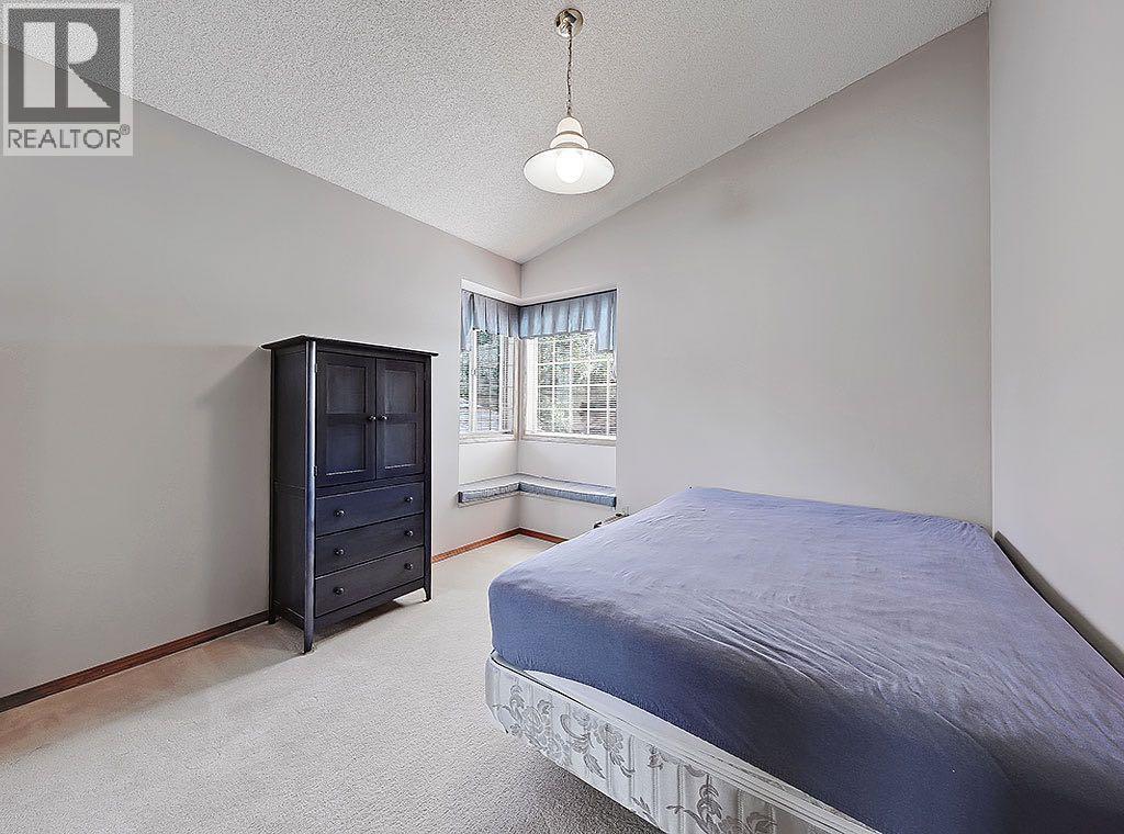 Photo 28 of 154 Sandarac Drive Nw, Calgary AB