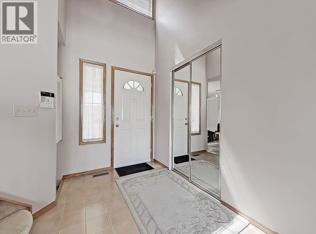 Photo 33 of 154 Sandarac Drive Nw, Calgary AB
