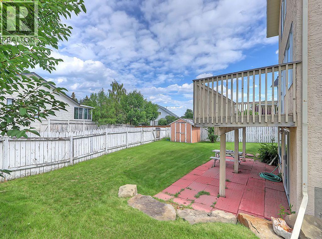 Photo 32 of 154 Sandarac Drive Nw, Calgary AB