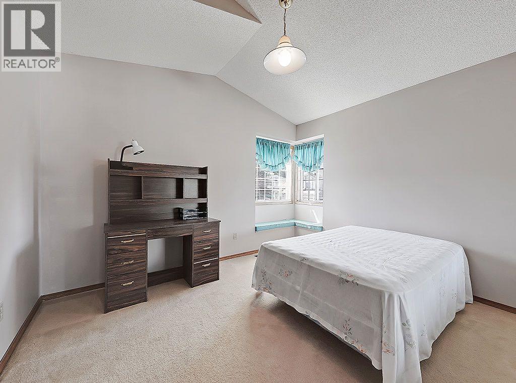 Photo 20 of 154 Sandarac Drive Nw, Calgary AB
