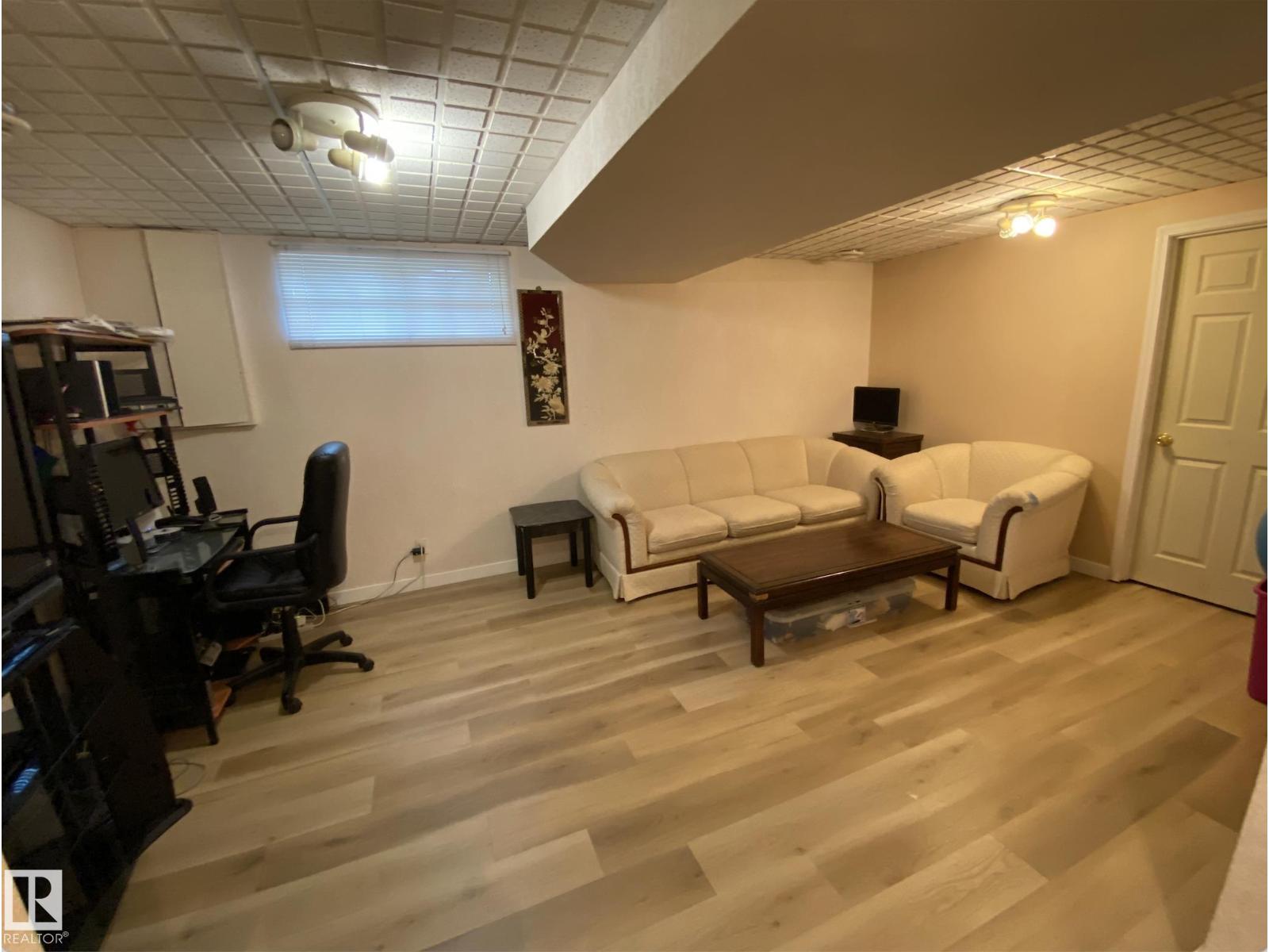 Photo 5 of 6119 156 Av Nw, Edmonton AB
