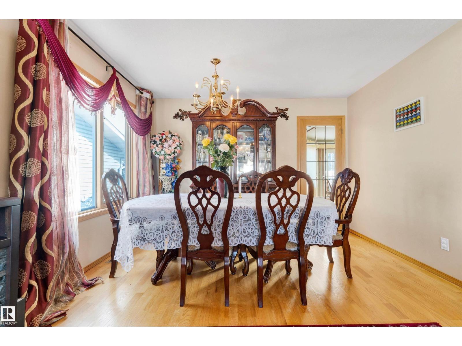 Photo 12 of 6119 156 Av Nw, Edmonton AB