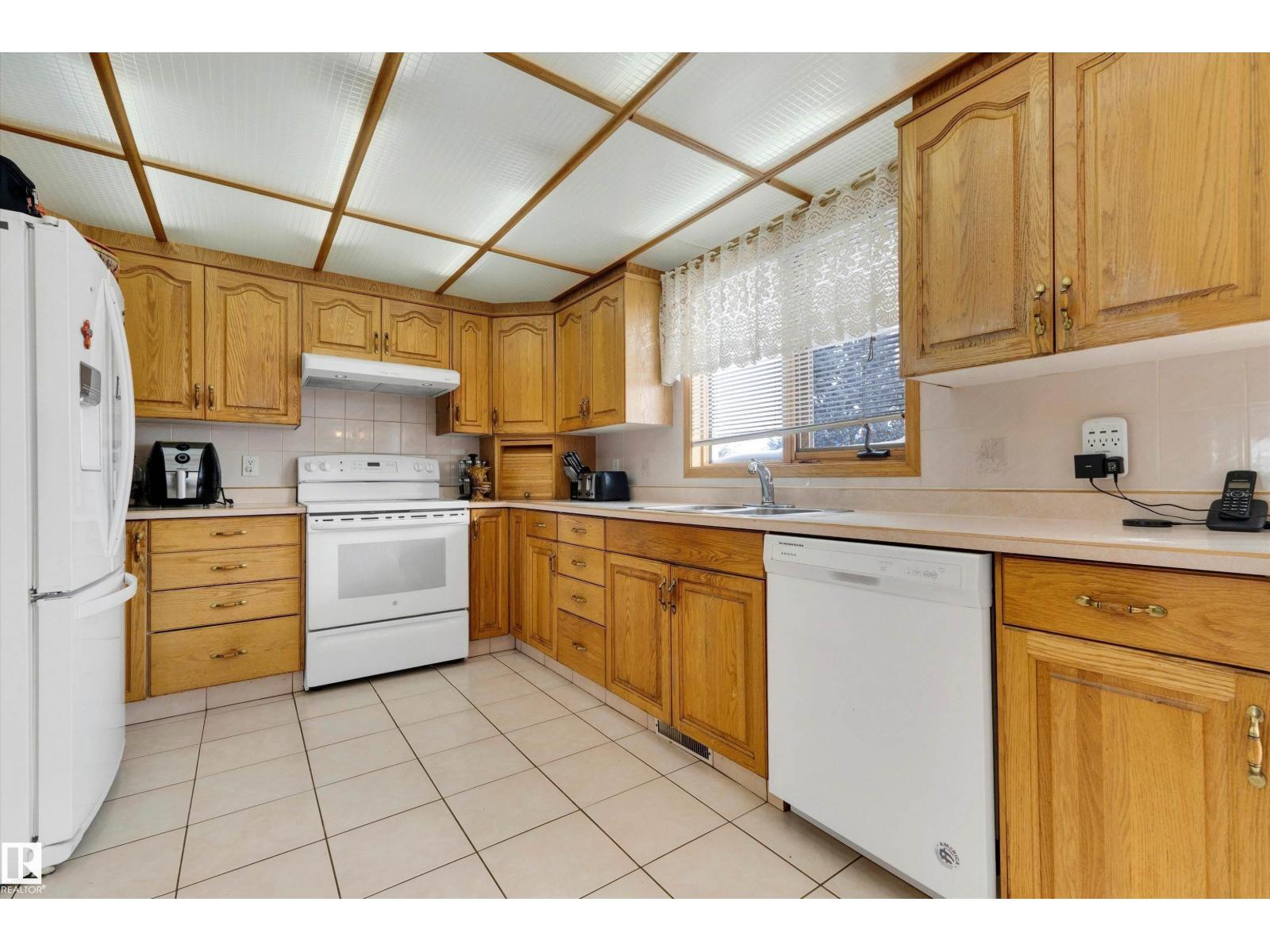 Photo 21 of 6119 156 Av Nw, Edmonton AB