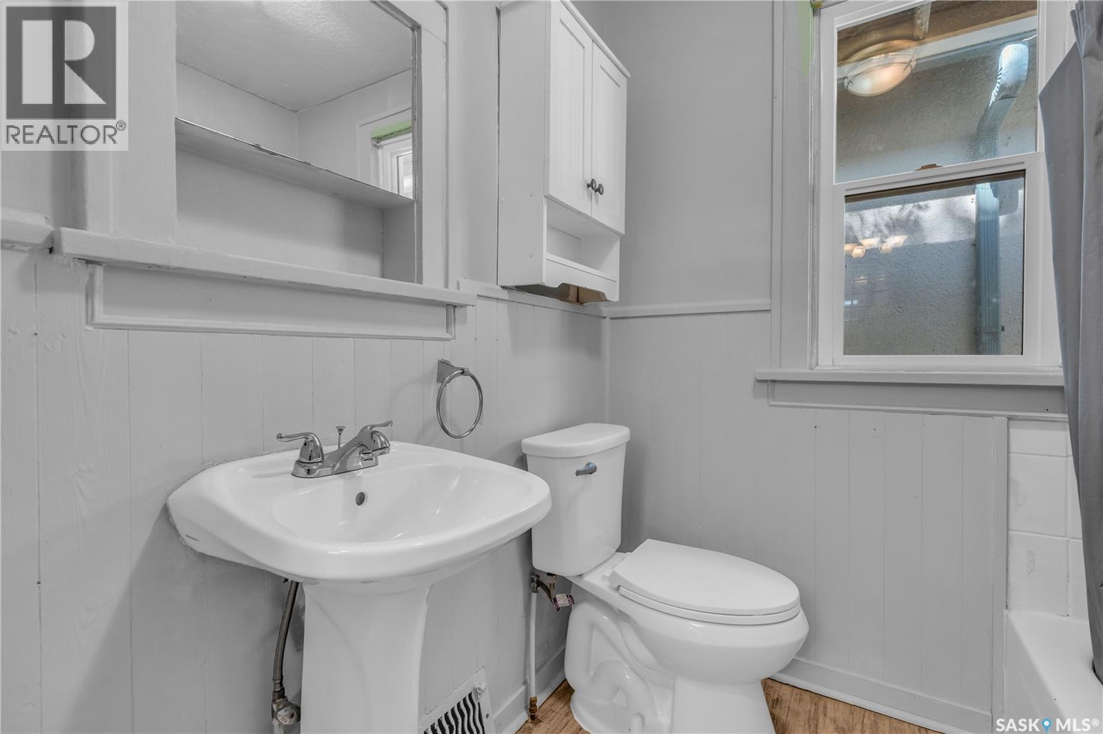 Photo 4 of 2056 Princess Street, Regina SK