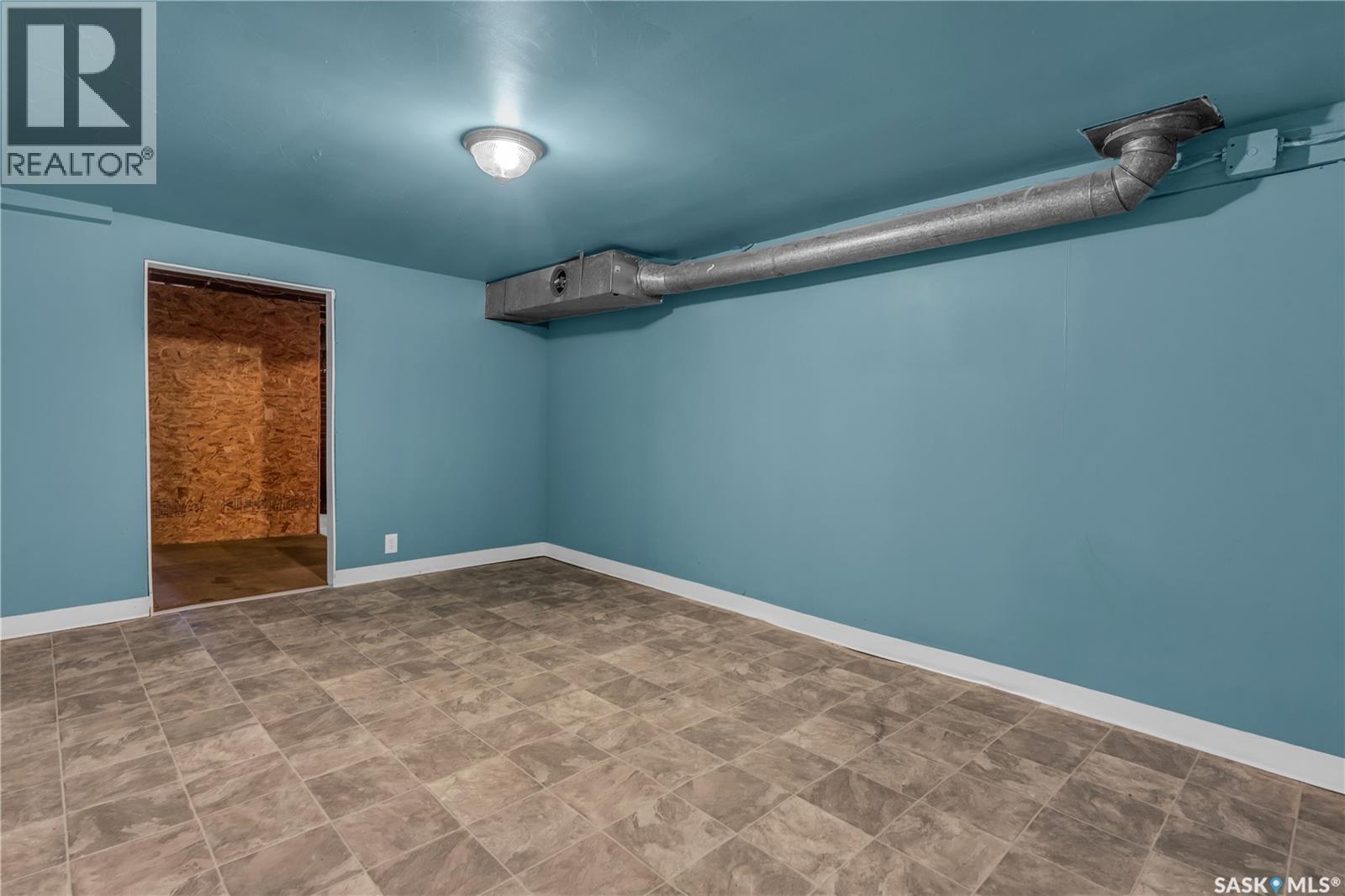 Photo 19 of 2056 Princess Street, Regina SK