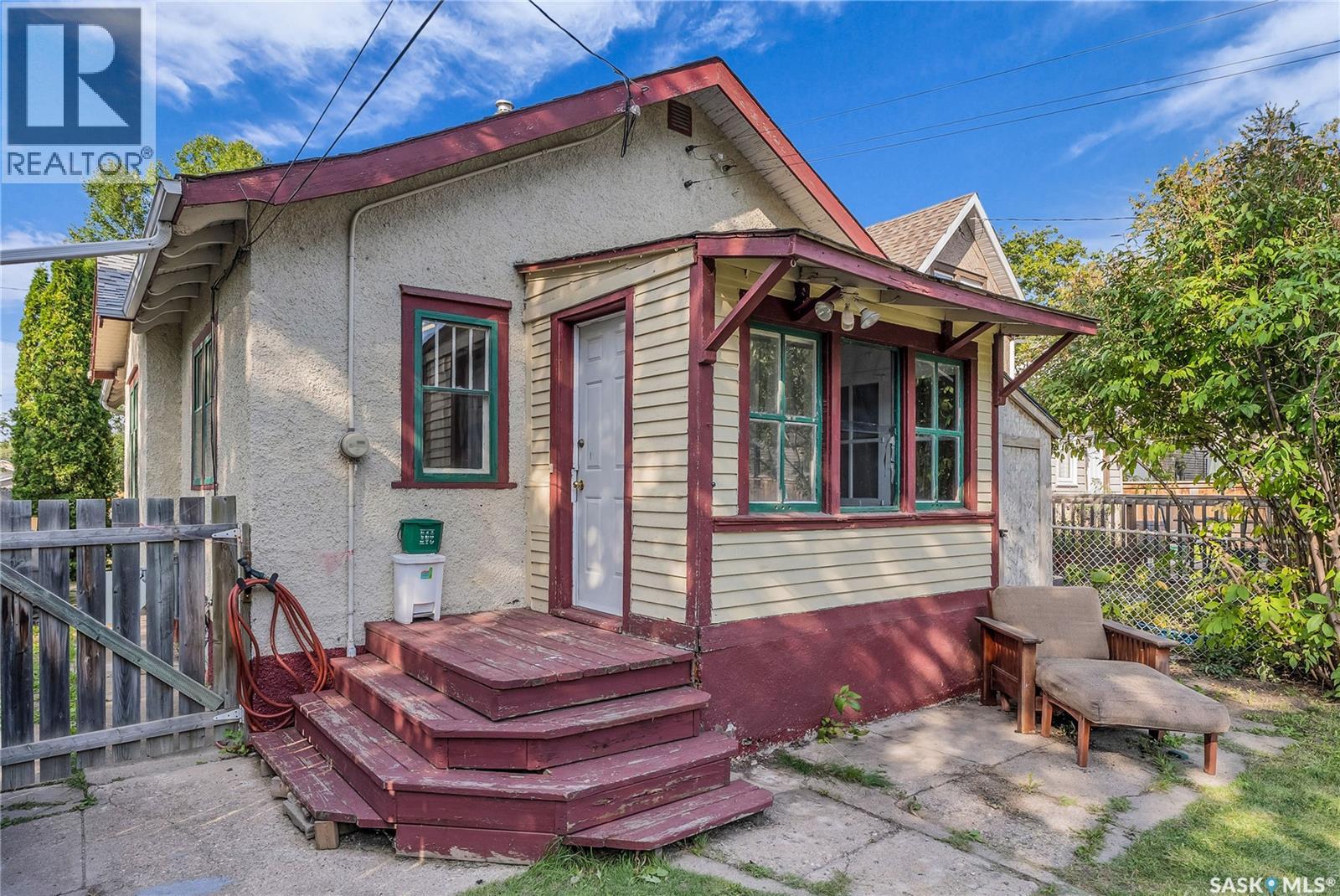 Photo 18 of 511 29th Street W, Saskatoon SK