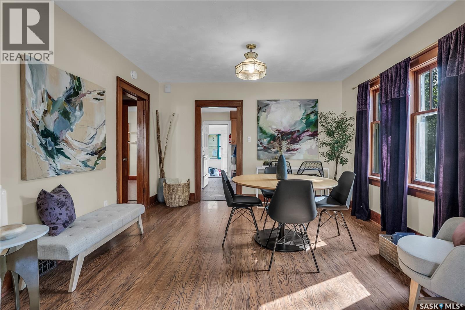 Photo 4 of 511 29th Street W, Saskatoon SK