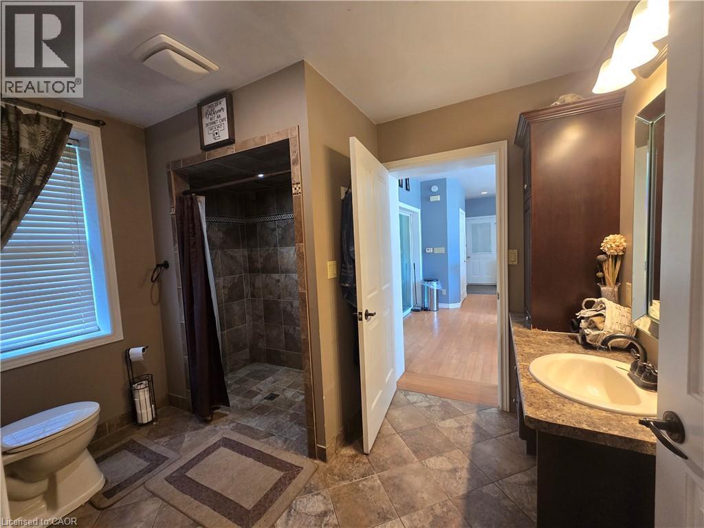 Photo 2 of 2081 John Street, Howick ON