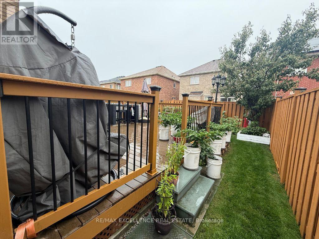 Photo 7 of 90 Game Creek Crescent, Brampton ON