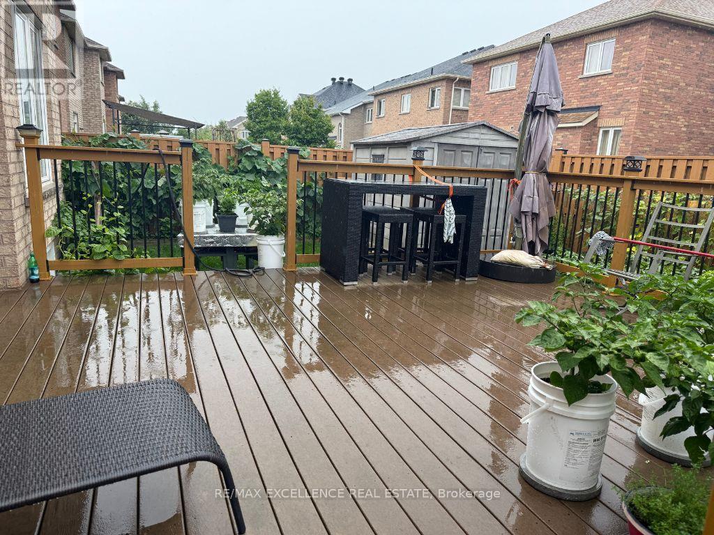 Photo 5 of 90 Game Creek Crescent, Brampton ON