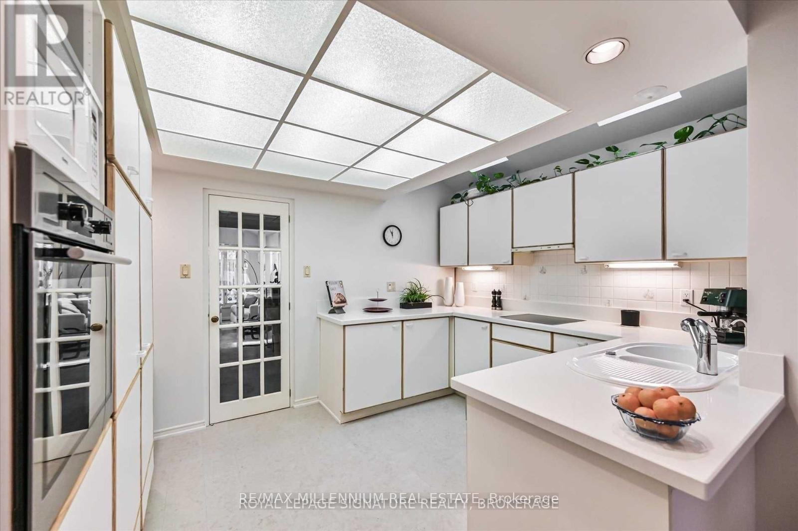 Photo 2 of 4146 Wheelwright Crescent, Mississauga ON